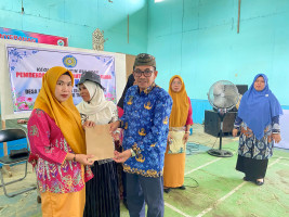 Salah satu kegiatan Pj. Kades Benua Baru Ulu, Bpk Suhaimi, S,IP dalam acara  Penyerahan Baju seragam (Batik) PKK